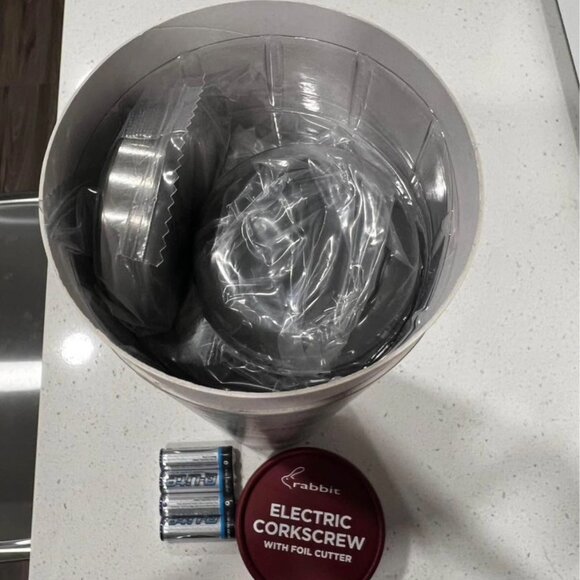 Rabbit Electric Corkscrew with Foil Cutter - Picture 4 of 5